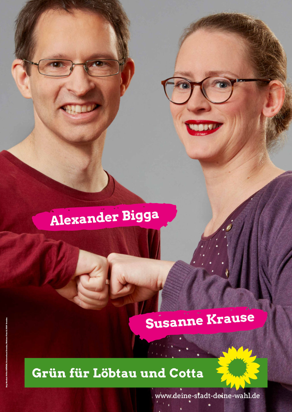 Wahlplakat mit zwei Personen. Links Alexander Bigga, rechts Susanne Krause. Beide Personen stoßen mit der Faust zusammen. Das Plakat ist von der Kommunalwahl 2019.